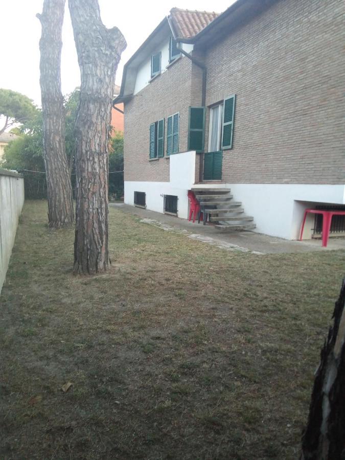 Affittacamere Villa Sofia Accanto Ospedale Con Ampio Giardino Fano Extérieur photo