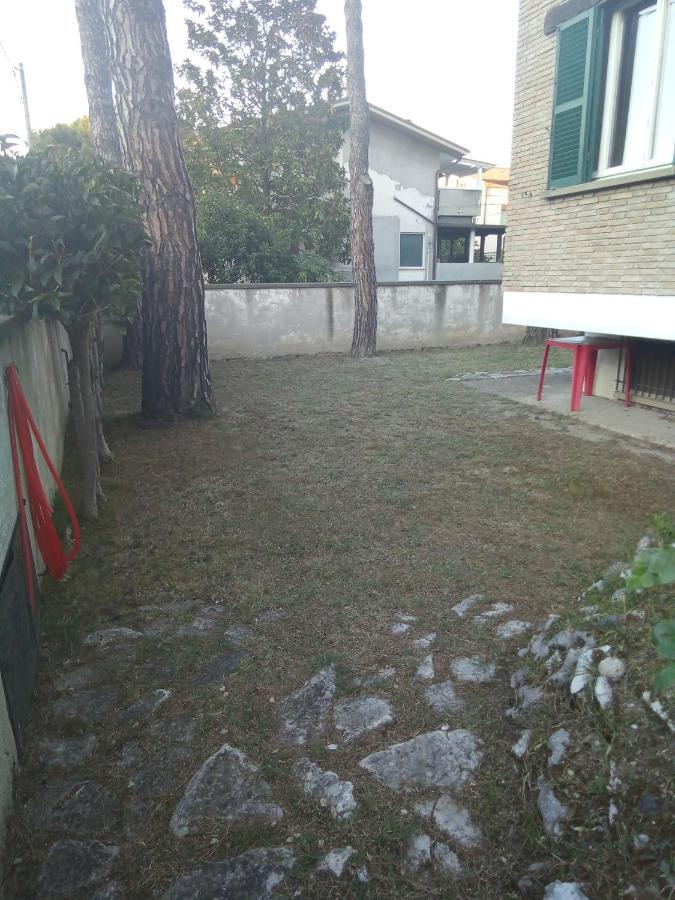 Affittacamere Villa Sofia Accanto Ospedale Con Ampio Giardino Fano Extérieur photo